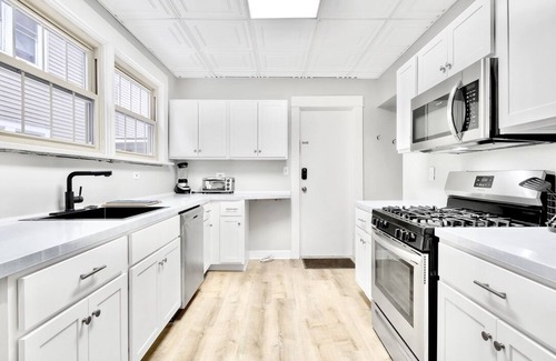 Front Park Apartment | Stylish & Modern Getaway Near Downtown Buffalo!