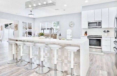 Miami Lakes House | Stylish & Modern Hialeah Pool Retreat Near Miami!