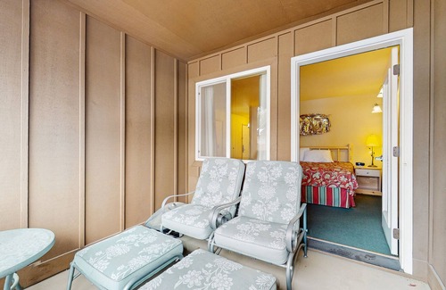 Downtown Leavenworth Hotel | Stylish mountain retreat steps from downtown Leavenworth!