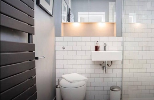 Stockwell Apartment | Stylish Newly Refurbished 2 Bedroom Flat With Terrace