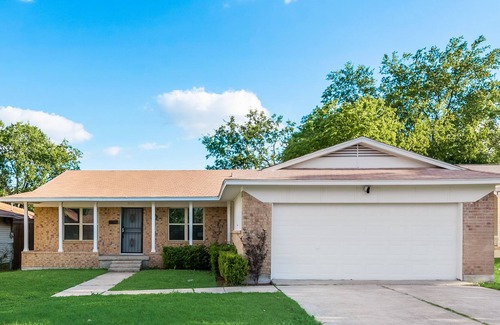 Dallas House | Stylish Newly Remodeled Home- 10 Min. to Downtown