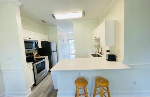 Central Myrtle Beach Apartment | Stylish newly renovated condo on the golf course