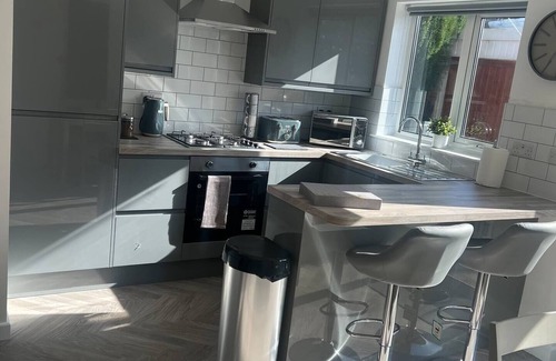 Ormskirk House | Stylish Newly Renovated 3 Bedroom Family Home