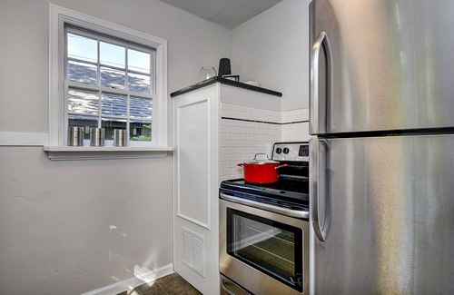 North End Cottage | Stylish North End Cottage in a Prime Location