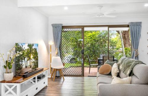 Noosaville Apartment | Stylish Poolside Villa, Noosa