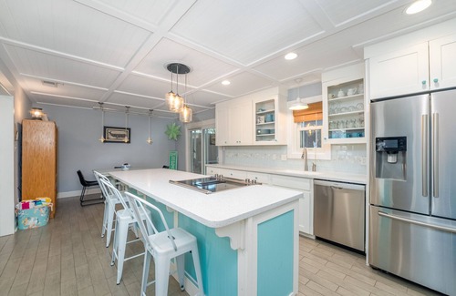 Tybee Island Cottage | Stylish Ranch w/Screened-In Porch 5 Minute Walk to Beach by Tybee Cottages