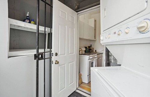 Truxton Circle House | Stylish Redbrick 2BR in Heart of DC