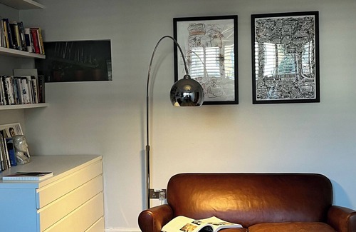 Canbury House | Stylish sunny studio with steam shower bathroom