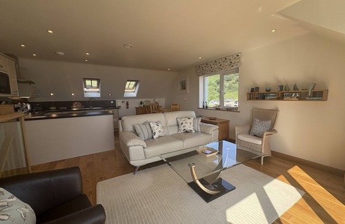 Seaton Apartment | Stylish Seaside Townhouse with 2 Bedrooms & Panoramic Sea Views