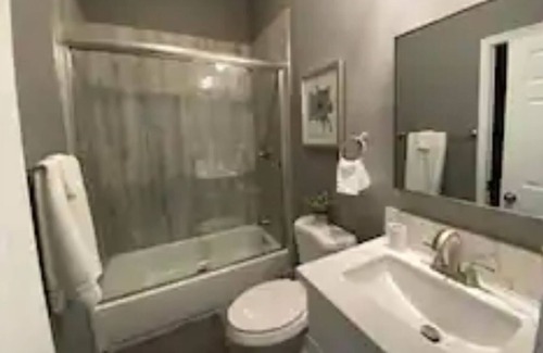 Stockton House | Stylish, Sleeps 6 - 2 bed - BBQ - Patio -San Diego