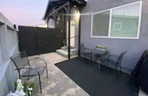 Stockton House | Stylish, Sleeps 6 - 2 bed - BBQ - Patio -San Diego