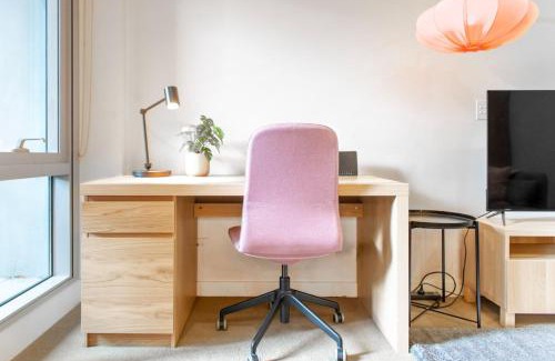 South Yarra Apartment | Stylish South Yarra Stay - Pool & Wellness Perks