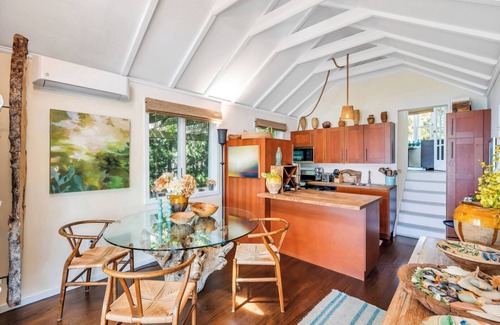 Tuckahoe House | Stylish Southampton Waterfront Escape: Private Beach, Panoramic Bay Views &.