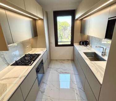 Quartiere XXIV Don Bosco Apartment | Stylish spacious 3-bedroom apartment, open-space kitchen, 3 balconies!