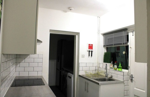 Openshaw House | Stylish Stay Near Etihad Stadium /TV Included /Great For Groups