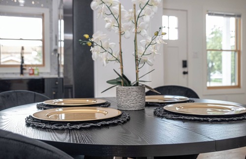 Eastside Promise Neighborhood Apartment | Stylish Stay With Unforgettable Downtown Views
