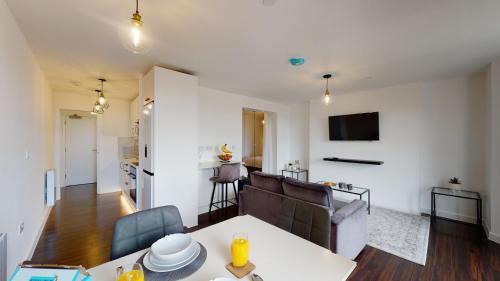 Newport Apartment | Stylish Studio Apartment with Peloton