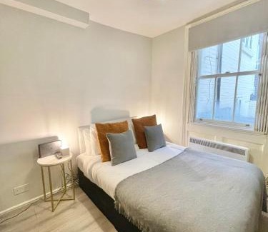 Cricklewood Apartment | Stylish studio on Edgware Rd ED1