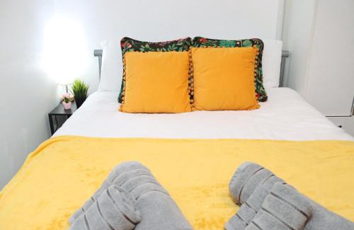 Highbury Apartment | Stylish studio - private bathroom, 15mins to Central London!
