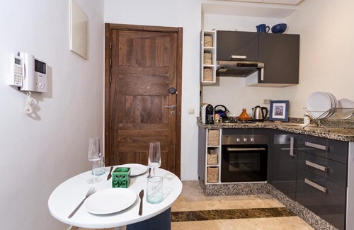 Semlalia Apartment | Stylish Studio(WiFi, Netflix, Pool, AC, Nespresso)