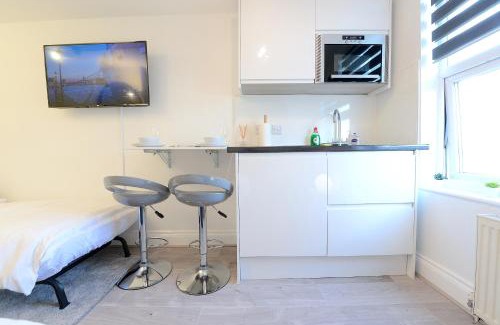 Shepherd's Bush Apartment | Stylish Studios by Luxestays Shepherds Bush