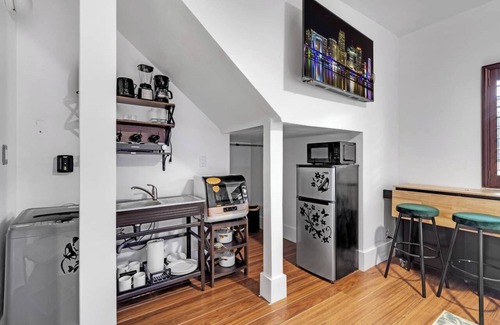 SilverLakes House | Stylish Suite in Pembroke Pines Comfort, Lake View