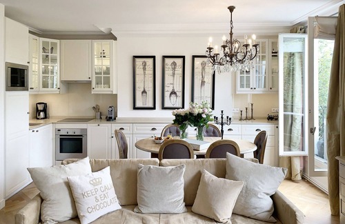 Quartier du Gros-Caillou Apartment | Stylish & Sunny with Breath-taking Eiffel View, Perfect for Families