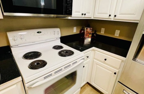 Hammond Apartment | Stylish Townhouse 5 min to downtown Hammond