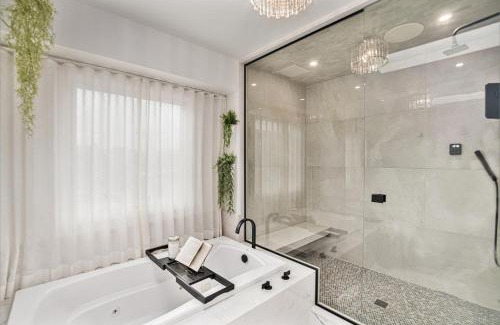 Cherry Creek House | Stylish Townhouse W Sauna & Movie Room
