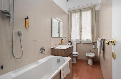 Tre Torri Apartment | Stylish two-Bedroom apartment near Fiera Milano exhibition area just minutes from Wagner Metro Station Red Line M1