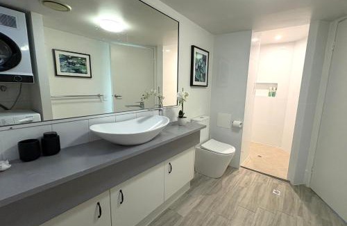 Noosaville Apartment | Stylish Unit, 4* Resort, Close to Noosa River