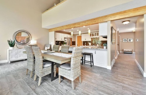 South Snyderville Basin House | Stylish, Updated, and Spacious Retreat: 3,600+ Sq Ft (twice the size of most others) – Walk to Cabriolet Lift