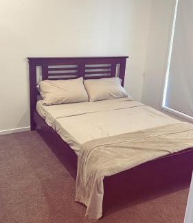 Redbank Plains House | Stylish Urban Escape 4 minutes walk to the mall