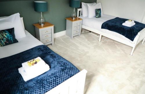 Hoylake House | Stylishly decorated 3 bed home close to the sea in Hoylake on the Wirral Peninsula