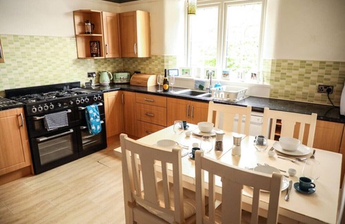Hoylake House | Stylishly decorated 3 bed home close to the sea