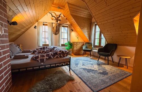 Varvazov House | Stylová Lodge s vlastním koupáním, krbem & Netflix