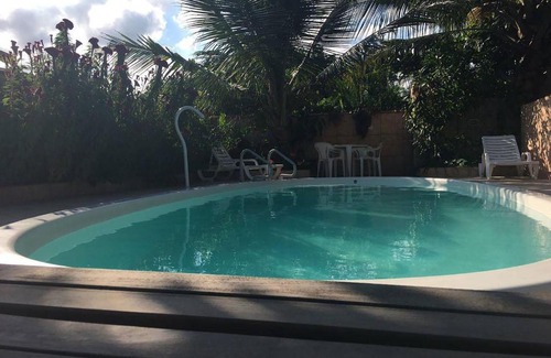 Bairro da Enseada House | Suíte 4 para PcD com piscina em Caraguatatuba