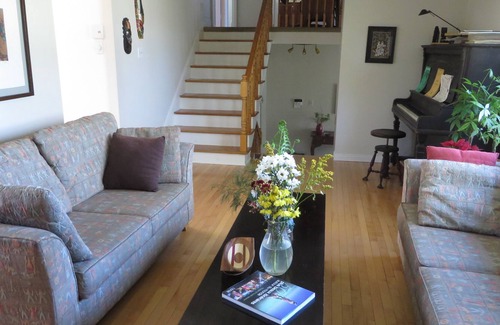 Saint-Bruno-de-Montarville House | suburban house 20k from Montreal, near Parc du Mont St-Bruno,