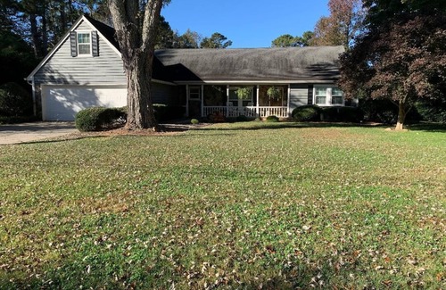 Berkeley Lake House | Suburban Home close to shopping, restaurants, parks, and 30 min. to Atlanta City