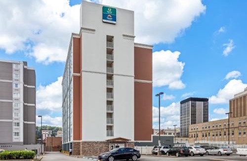 Charleston Hotel | Suburban Studios Charleston - Civic Center
