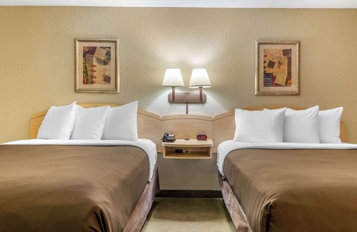 South Bend Hotel | Suburban Studios South Bend