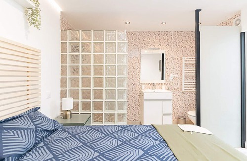 Simancas Bed & Breakfast | Sucre: Room with comfort and Bolivian essence in Madrid