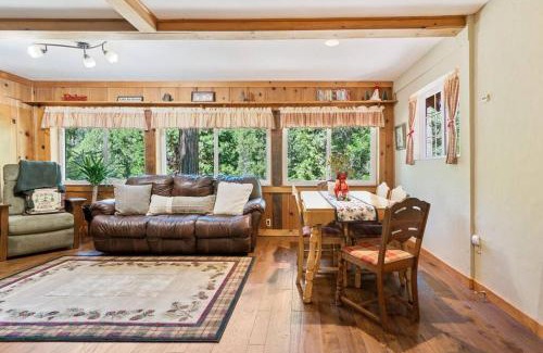 Sugar Pine House | Sugar Pine cabin in the woods King bed Fire pit