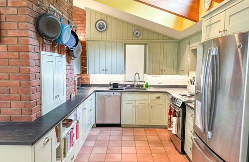 Warren House | Sugarbush Vista - 4000sq. ft. Estate with Hot Tub & Mountain Views