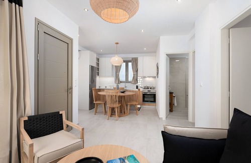 Neo Kalamaki Apartment | Suit Rizes near to the beach with pool