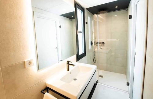 Diputacion de Cartagena Casco Apartment | Suitable. Royal Gate | Royal Suite with Jacuzzi 6A | 5 pax.