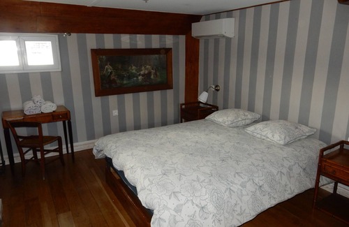 Bassins a Flot Boat Rental | Suite "1900"