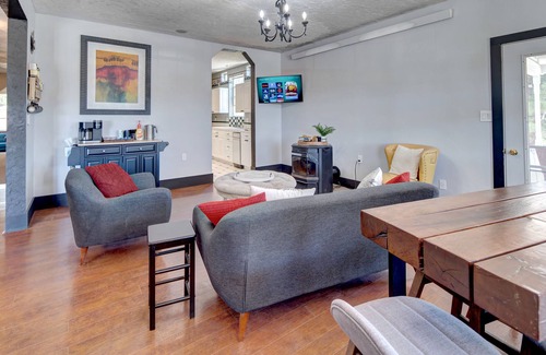 Custer Apartment | Suite 201 "The Golden Eagle"