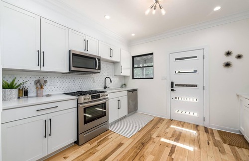 Glen Echo House | Suite 23 - Spacious and Stylish in the Old North