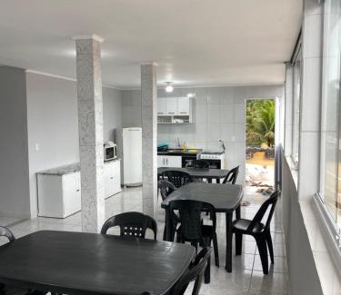 Indaia House | Suite 4 a 3 quadras da praia
